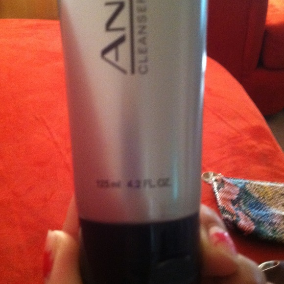 Cleanser & eye cream - Picture 3 of 4