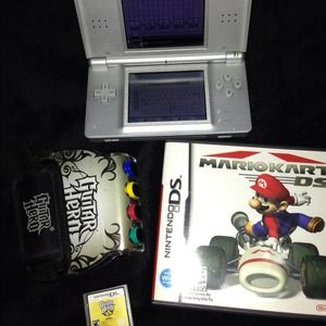 🔸Reserved🔸NINTENDO DS with 2 games