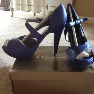 True blue 5in. Stitched detail heels.  Sz8