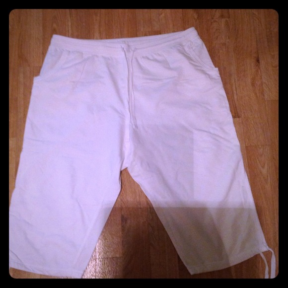 ❌SOLD❌White Cotton Capris