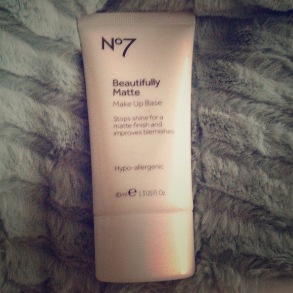 No7 beautifully matte makeup primer!!