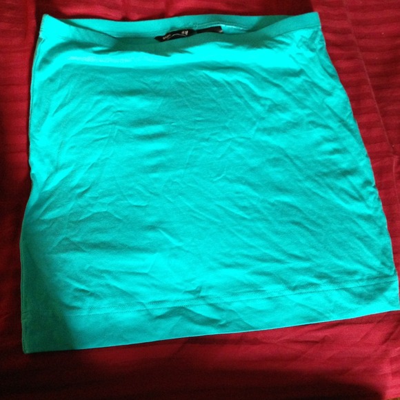 Short teal green skirt