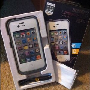 🎀REDUCED!!!✨ iPhone 4 Lifeproof case