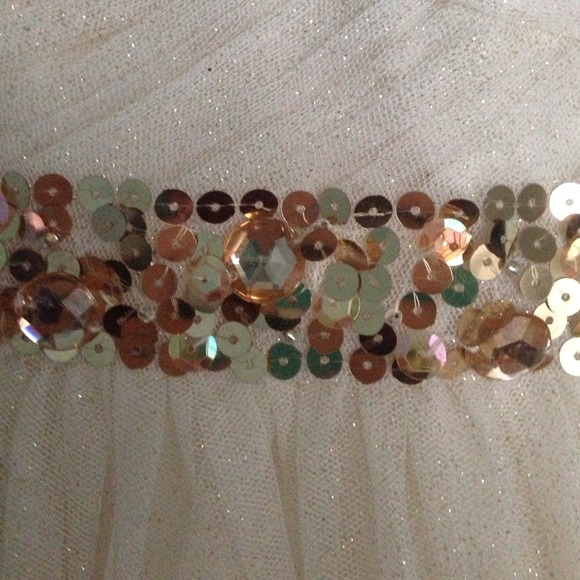 Long Cream/gold colored prom/homecoming dress - Picture 4 of 4