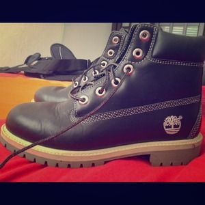 Like new Timberland Black boots