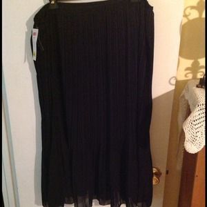 🚫SOLD🚫Black Pleated Maxi Skirt NWT