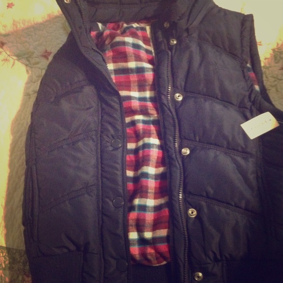 BUNDLED Navy blue Aeropostale vest!