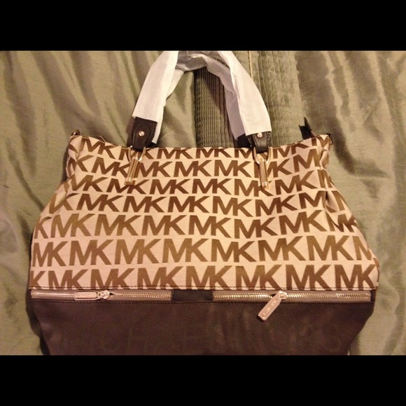 Michael kors purse. Not sure if its authentic