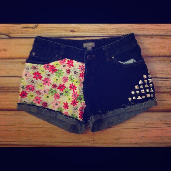 Floral studded jean shorts size 2!