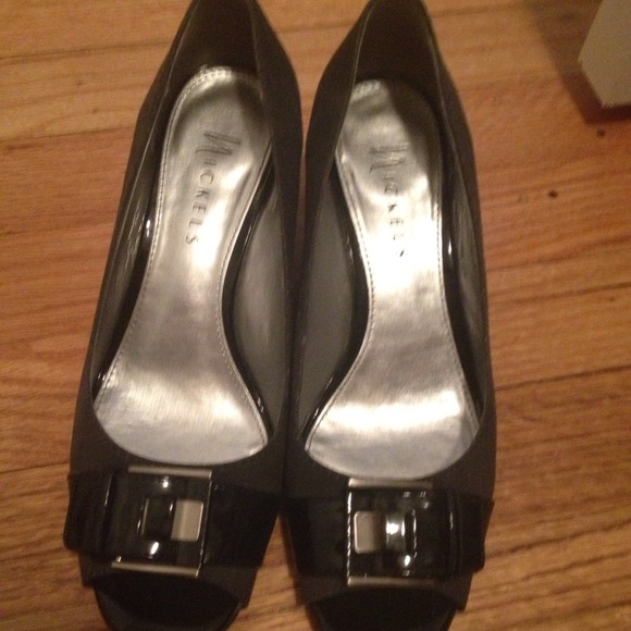 6 1/2 grey and black wedge