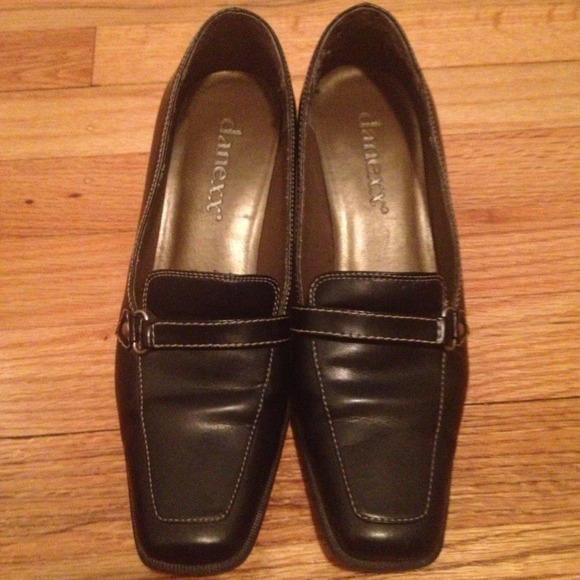 Size 7 cute black wide heeled shoe
