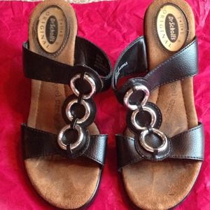 Dr. Scholls black strappy sandals w/silver details