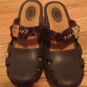 Brown clogs. Size 7