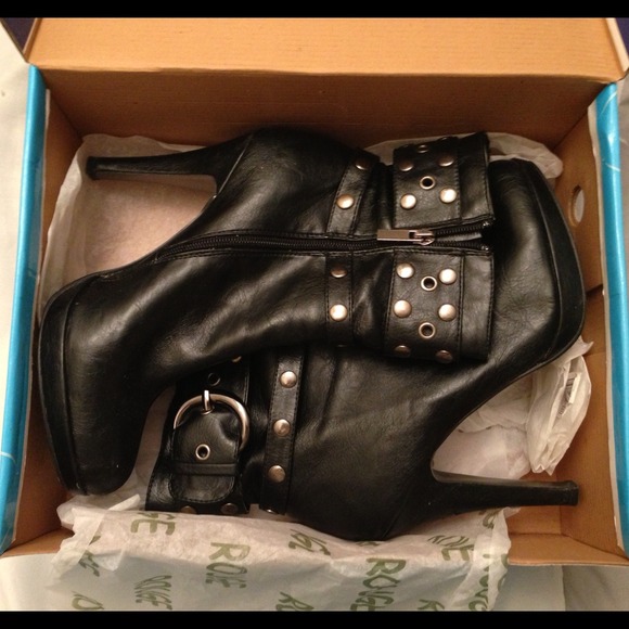 💸REDUCED💸Ankle high black boots - Picture 3 of 4