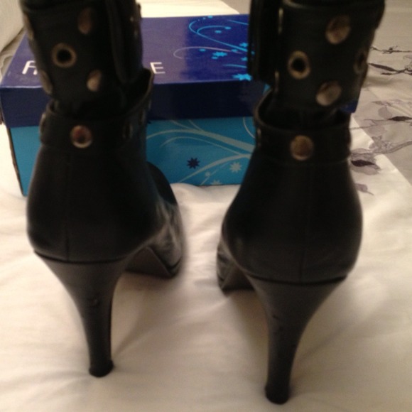 💸REDUCED💸Ankle high black boots - Picture 4 of 4