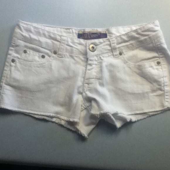 Wallflower size 3 white shorts