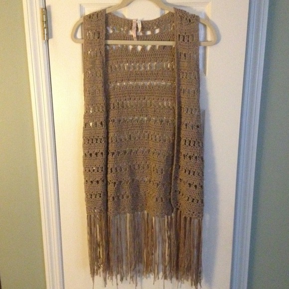 Fringe knit vest