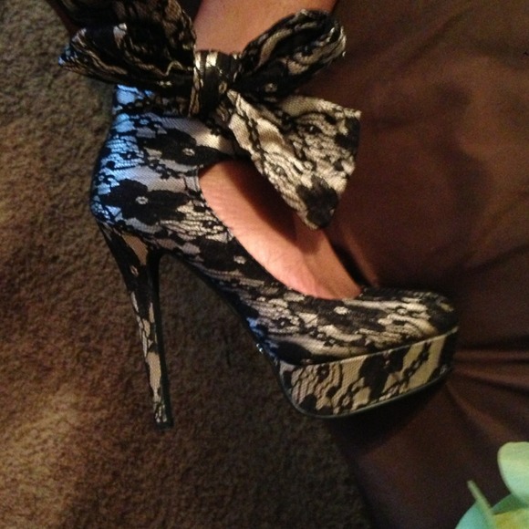 Lace pump brand new