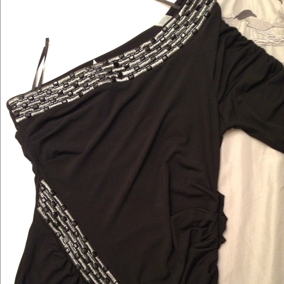 💗One sided sleeve black blouse💗 - Picture 2 of 3