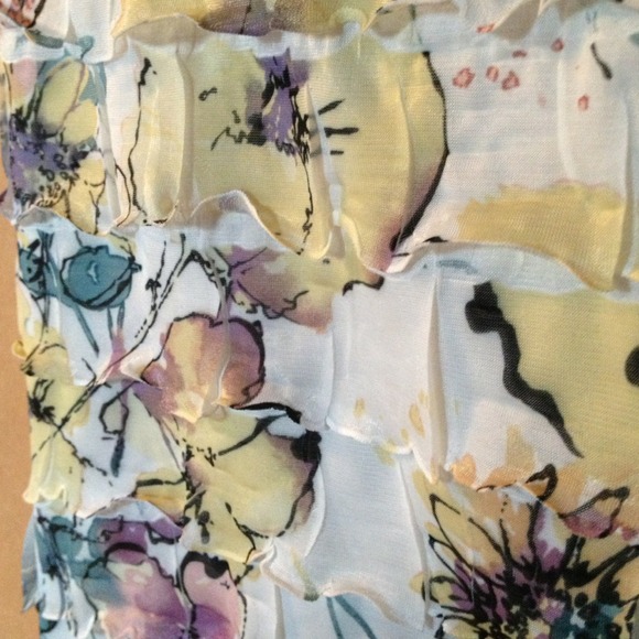 Floral tank top with lace back - Picture 2 of 4