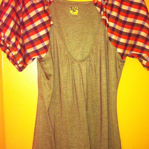 Nuvula deep v-neck top.