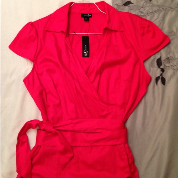 Dressy, strong pink, blouse! - Picture 3 of 3