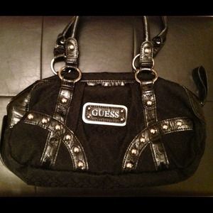 SOLDReduced Price!! Authentic Guess med handbag ;)