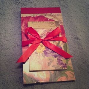 🚨Reduced🚨 A pack of two note pads.