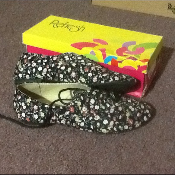 Floral Oxfords - Picture 2 of 2