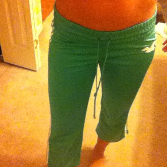 💚SOLD BUNDLE💚🌴HOLLISTER CROPS🌴 - Picture 3 of 4