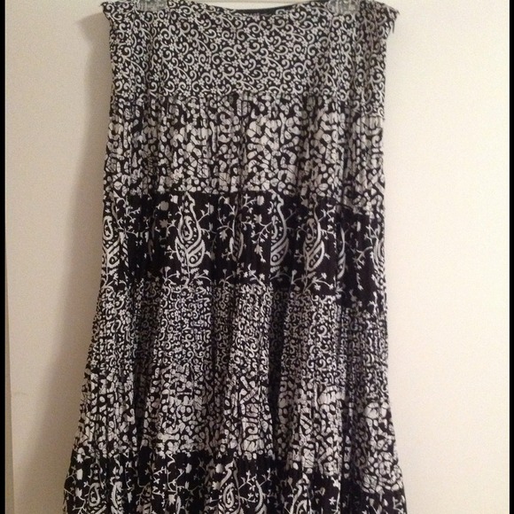 Rampage black and white print skirt