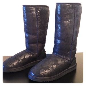 Tall black paisley UGG, size 8