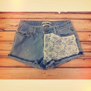 GORGEOUS Lace high-waisted jean shorts!