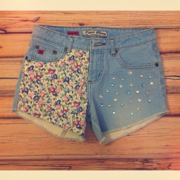 Floral jean shorts with metallic detail!