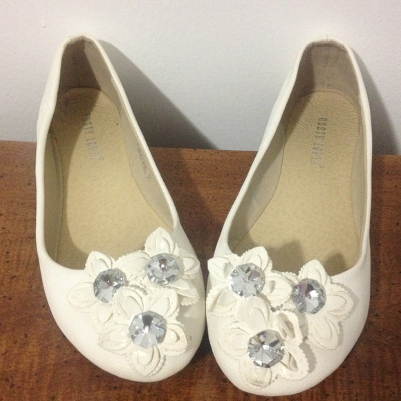 White GIRL flats 🚫⛔❌SOLD!