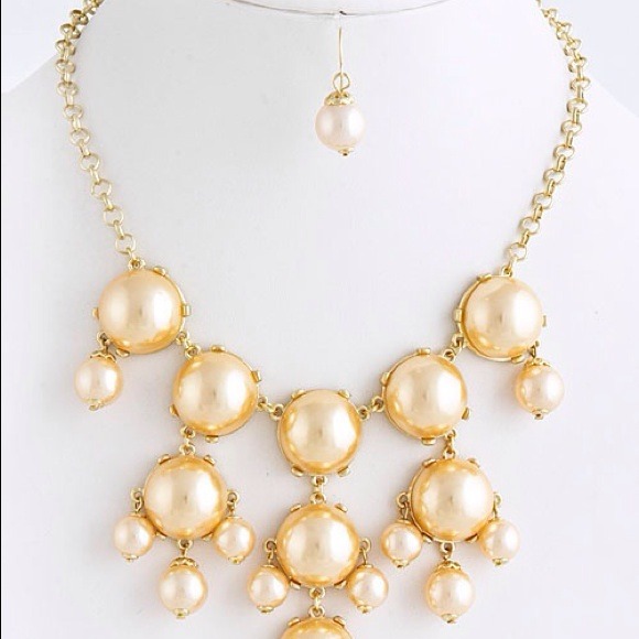 💢💢Reduced💢💢Ivory necklace and earring set