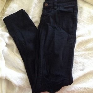 Black skinny jeans. 98% cotton