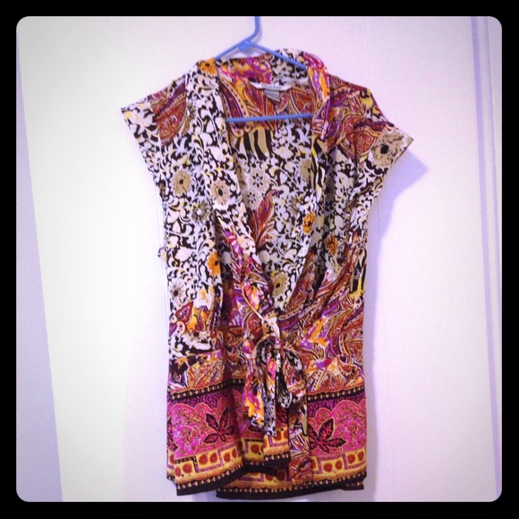 ❌SOLD❌bundled Beautiful Wrap shirt by Peter Nygard