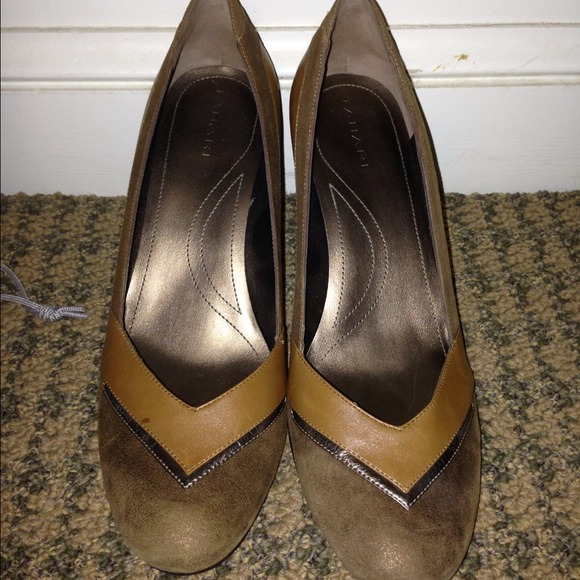 Brown and gold pumps