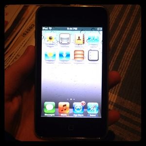 32 GB IPod Touch 3rd Generation, works great!