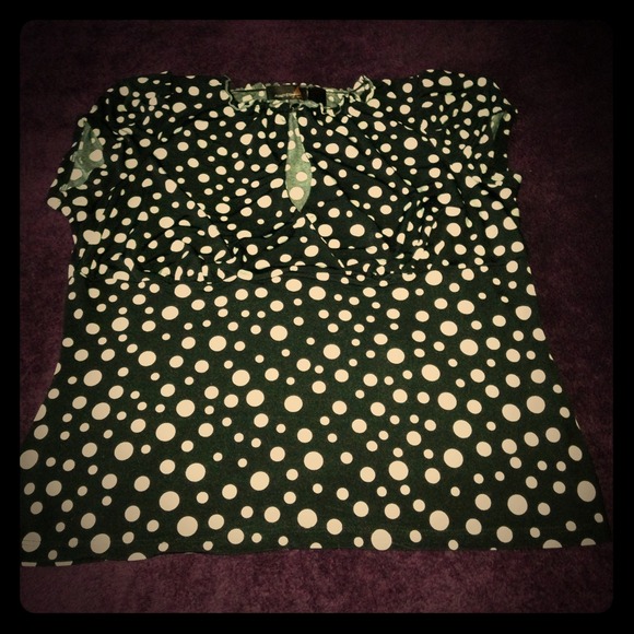 TRADED!B/W Polka Dot Peephole Top Ashley Stewart