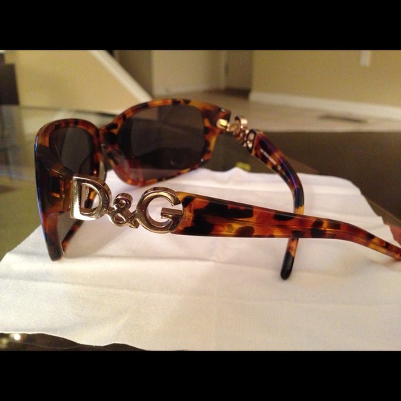 *SOLD* Dolce & Gabbana Tortoise Sunglasses - Picture 2 of 4