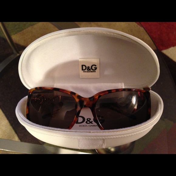*SOLD* Dolce & Gabbana Tortoise Sunglasses - Picture 4 of 4
