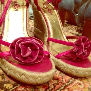 Reddish and gold wedges