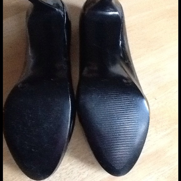 REDUCED!! BCBGeneration Ultra High Black Heels - Picture 4 of 4