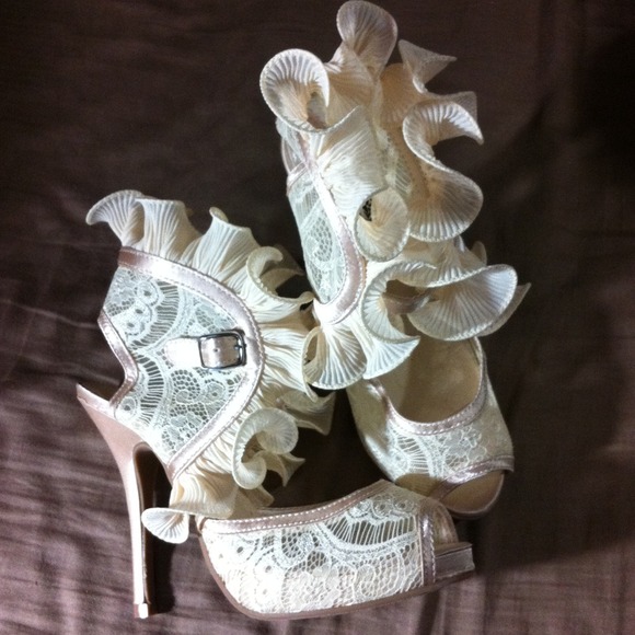 Beige color with rufles