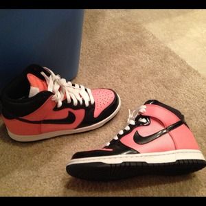 Nike high tops only worn twice👟👟👟👟👟