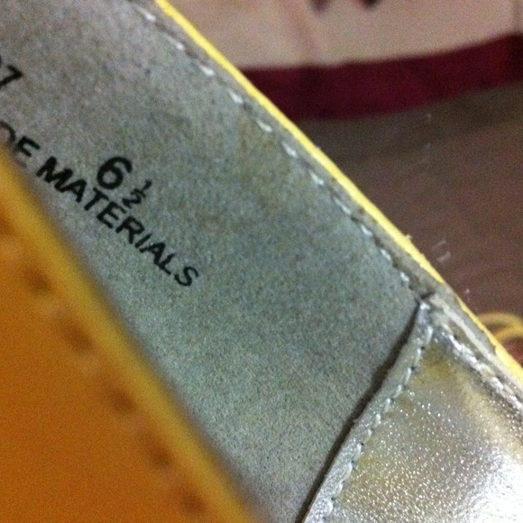 Yellow - Picture 3 of 4