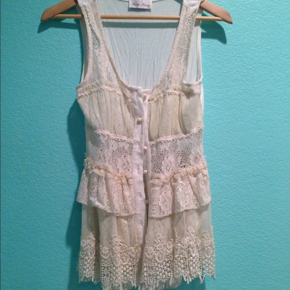 ❤SOLD❤💛Crochet cream colored top