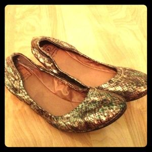 Lucky brand jeans snake print flats